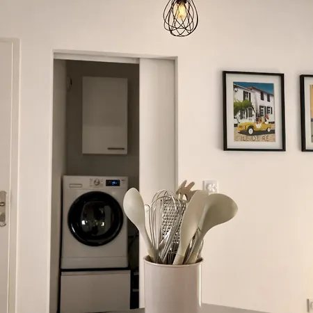 Moderne Et Spacieux 2 Chambres, Parking Prive Апартаменты *