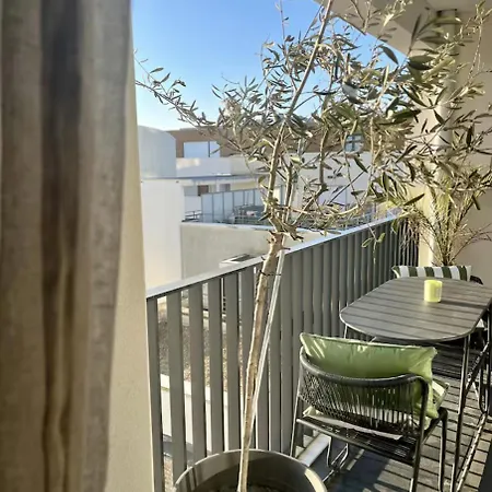 Moderne Et Spacieux 2 Chambres, Parking Prive Апартаменты *