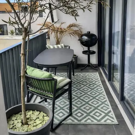 Moderne Et Spacieux 2 Chambres, Parking Prive *