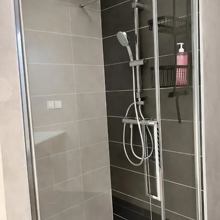 Moderne Et Spacieux 2 Chambres, Parking Prive Апартаменты