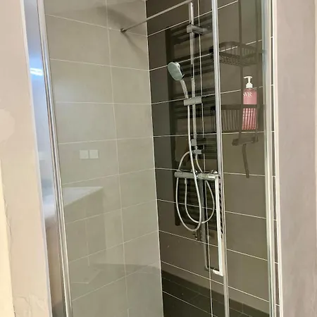 Apartman Moderne Et Spacieux 2 Chambres, Parking Prive *