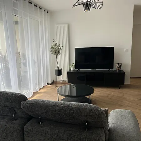 Moderne Et Spacieux 2 Chambres, Parking Prive Apartman *