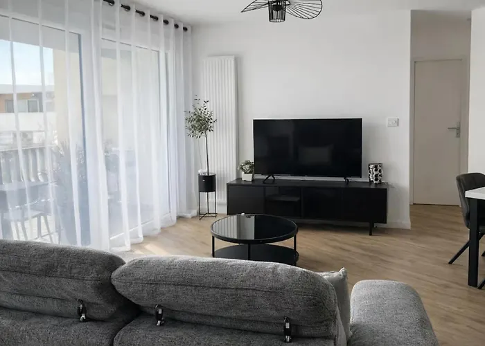 Moderne Et Spacieux 2 Chambres, Parking Prive